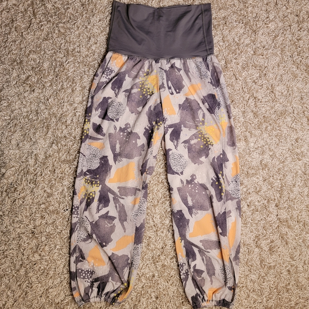 Lululemon Om Pant (cropped)